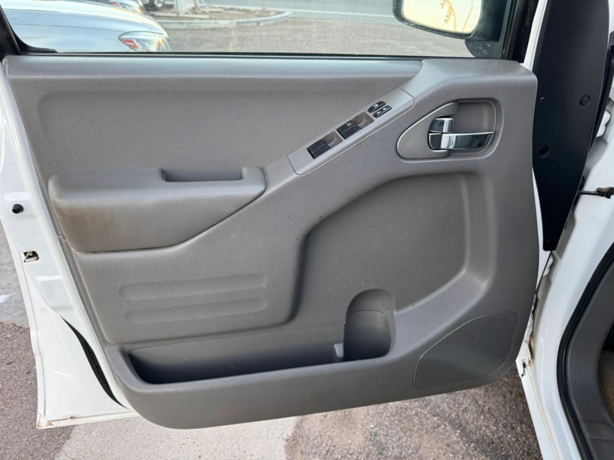 Photo 13 of this Nissan Frontier