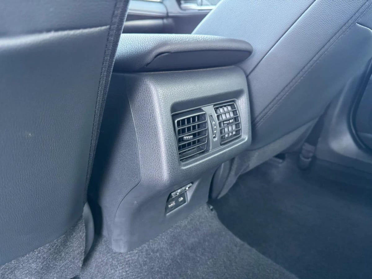Photo 16 of this Toyota Camry