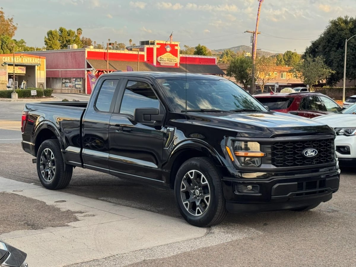 Photo 2 of this Ford F-150