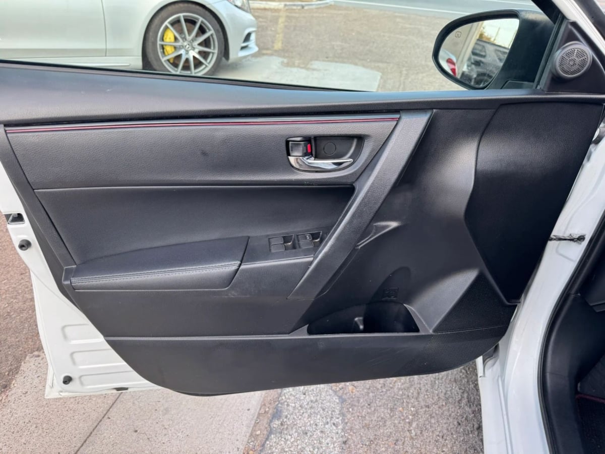 Photo 12 of this Toyota Corolla