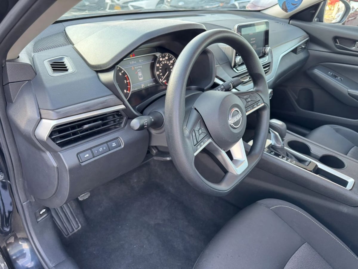 Photo 10 of this Nissan Altima