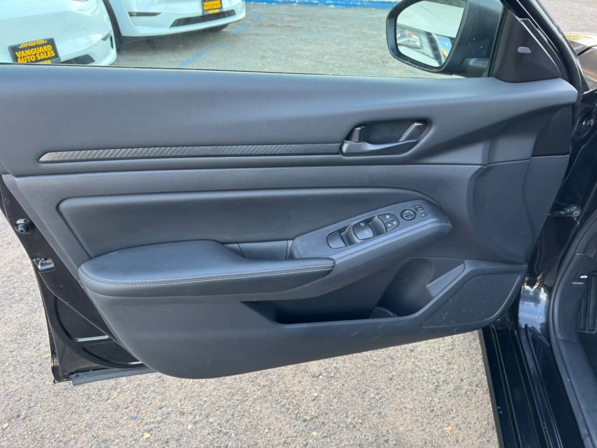 Photo 12 of this Nissan Altima