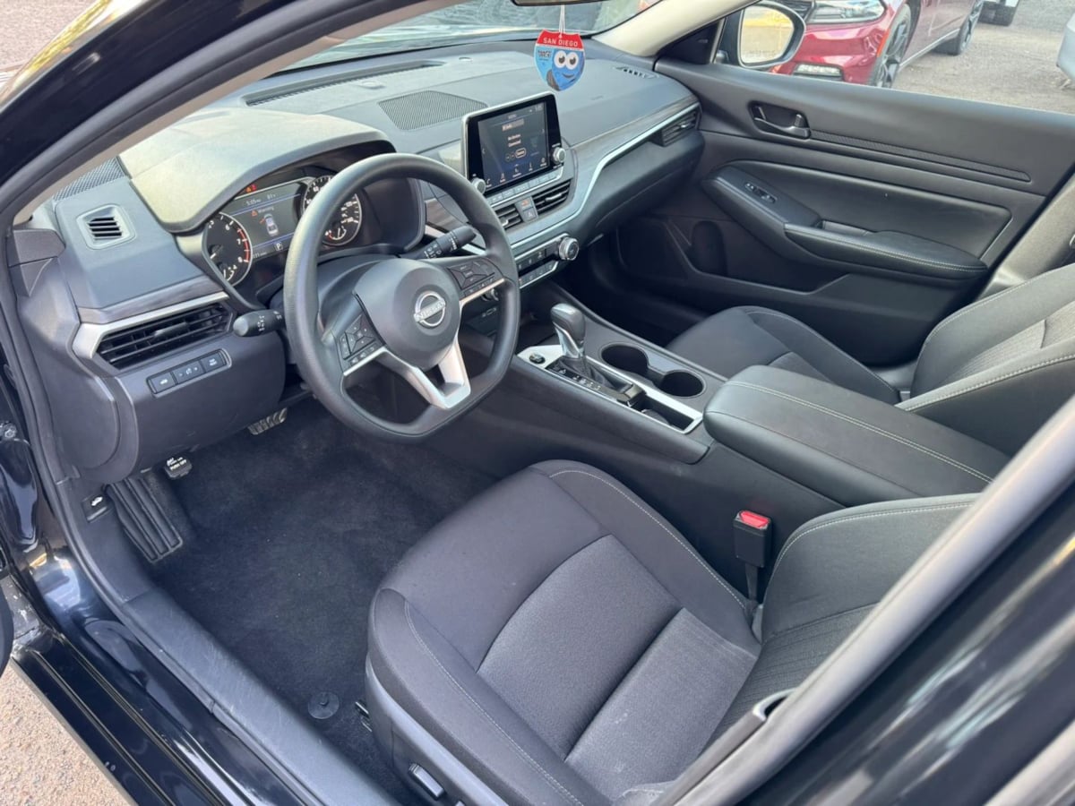 Photo 9 of this Nissan Altima