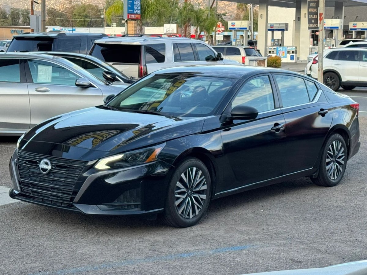 Photo 4 of this Nissan Altima