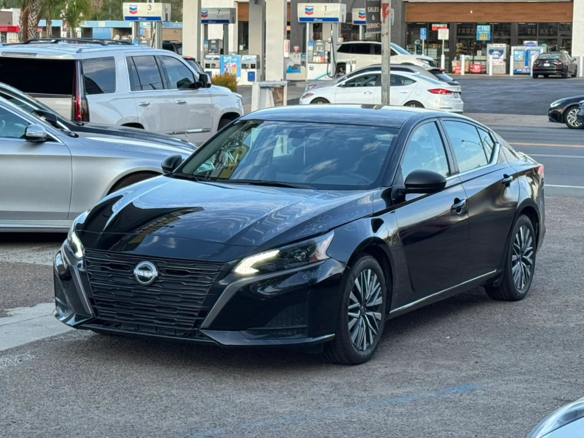 Photo 3 of this Nissan Altima