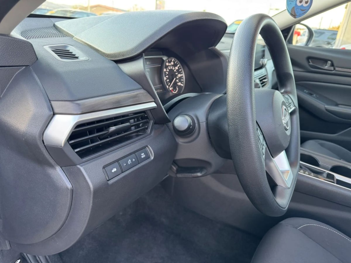 Photo 11 of this Nissan Altima