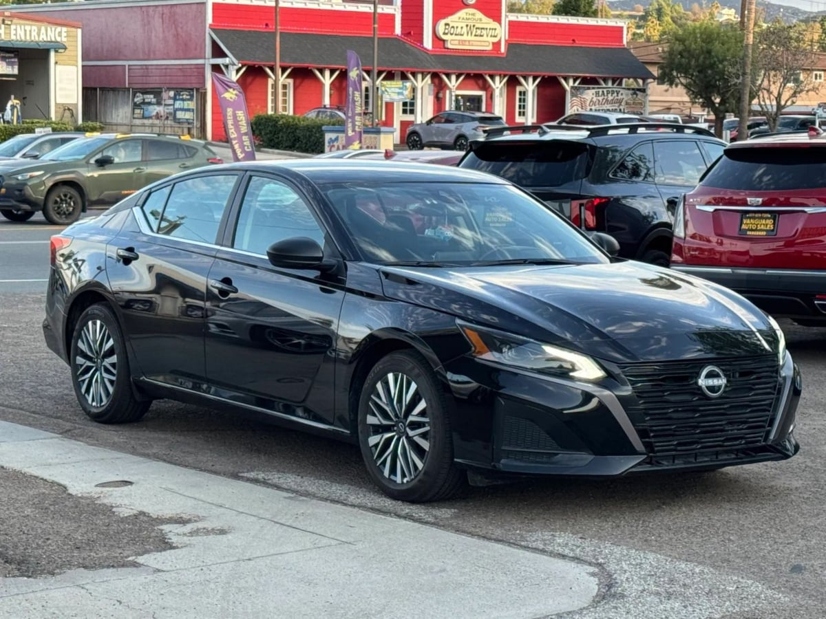 Photo 2 of this Nissan Altima