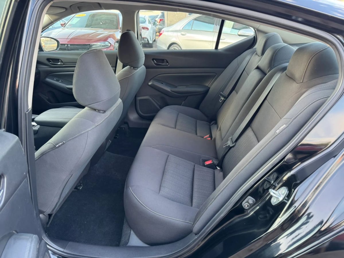 Photo 15 of this Nissan Altima