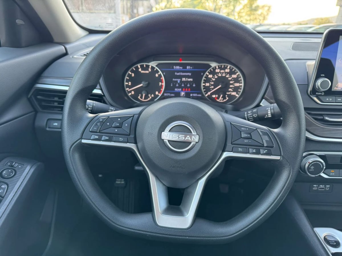 Photo 18 of this Nissan Altima