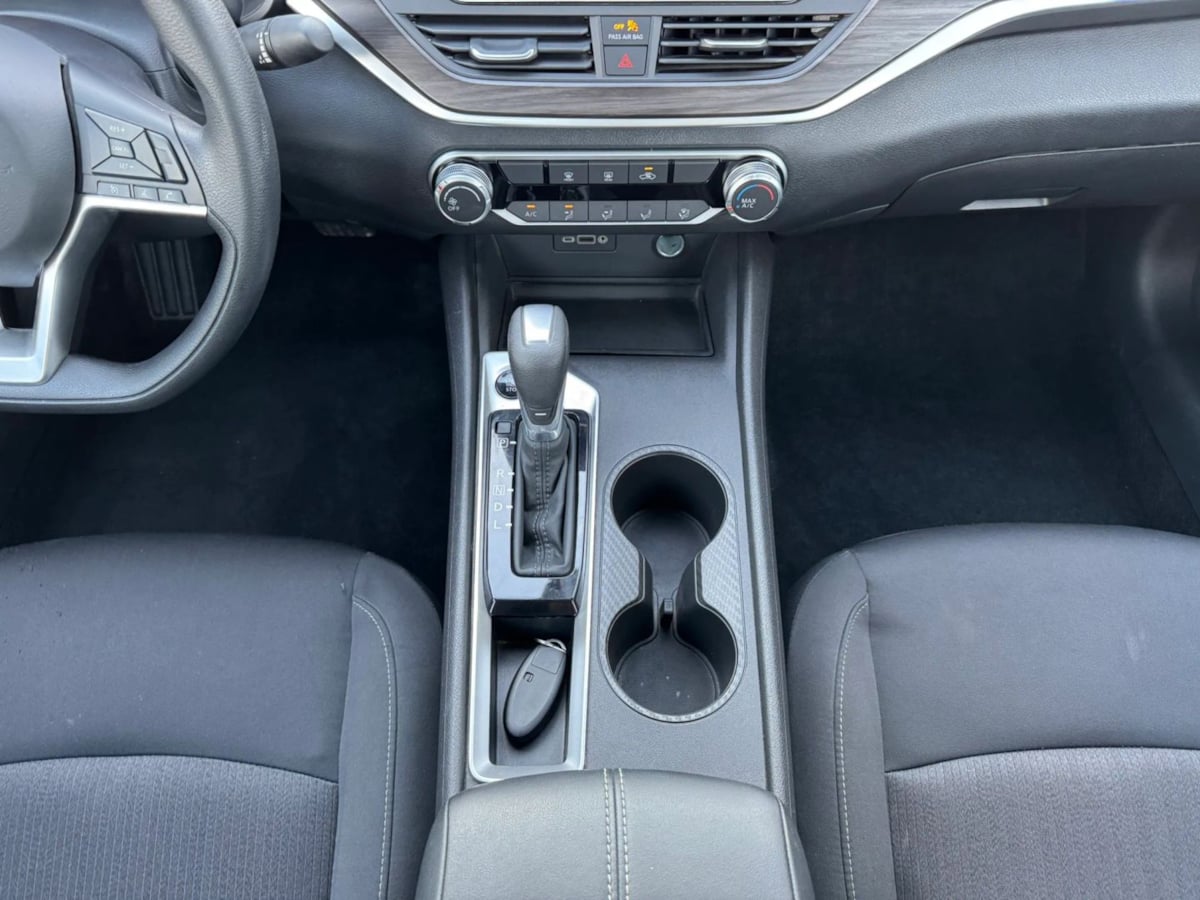 Photo 21 of this Nissan Altima