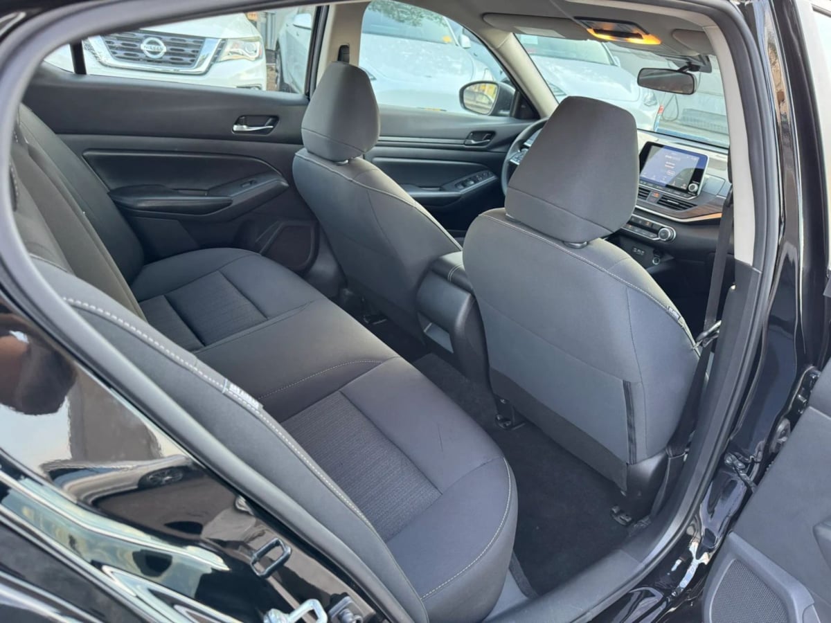 Photo 22 of this Nissan Altima