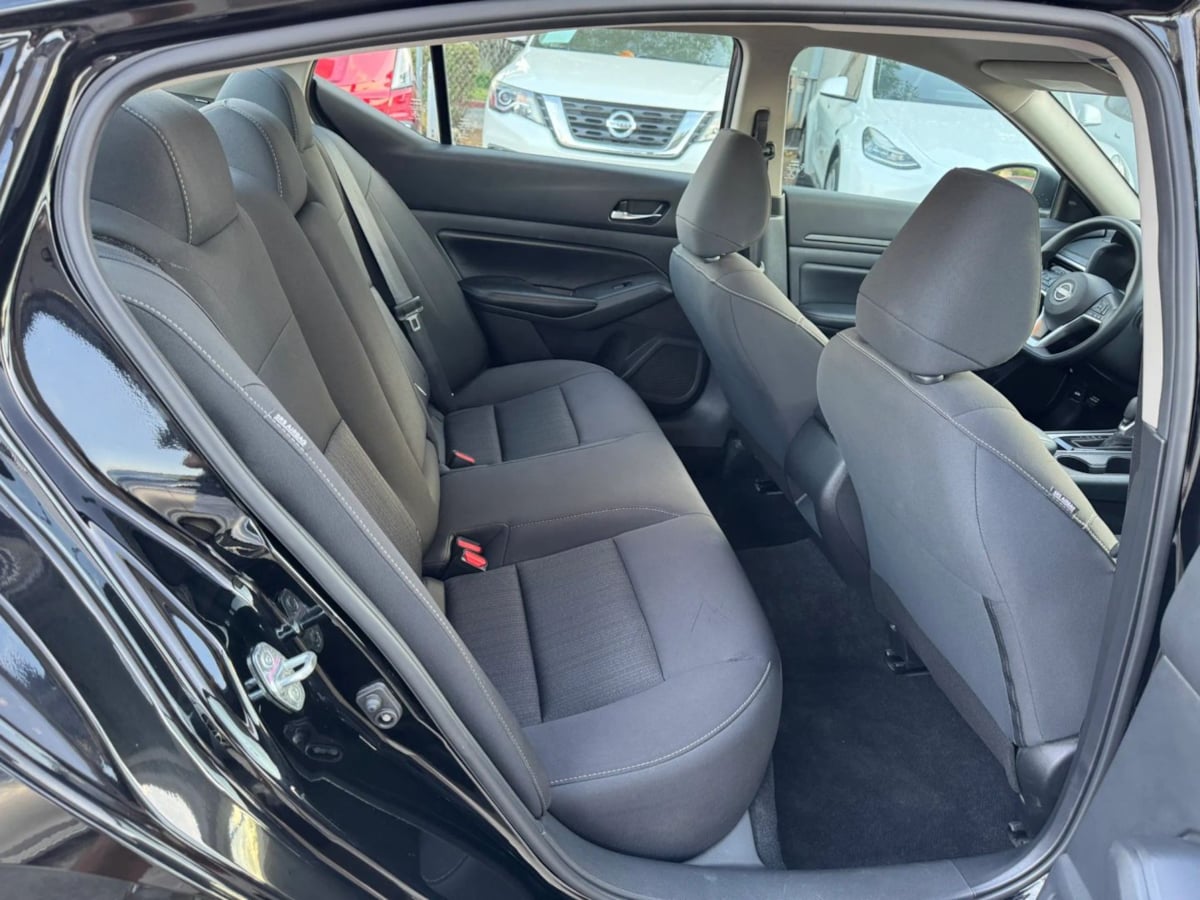 Photo 23 of this Nissan Altima