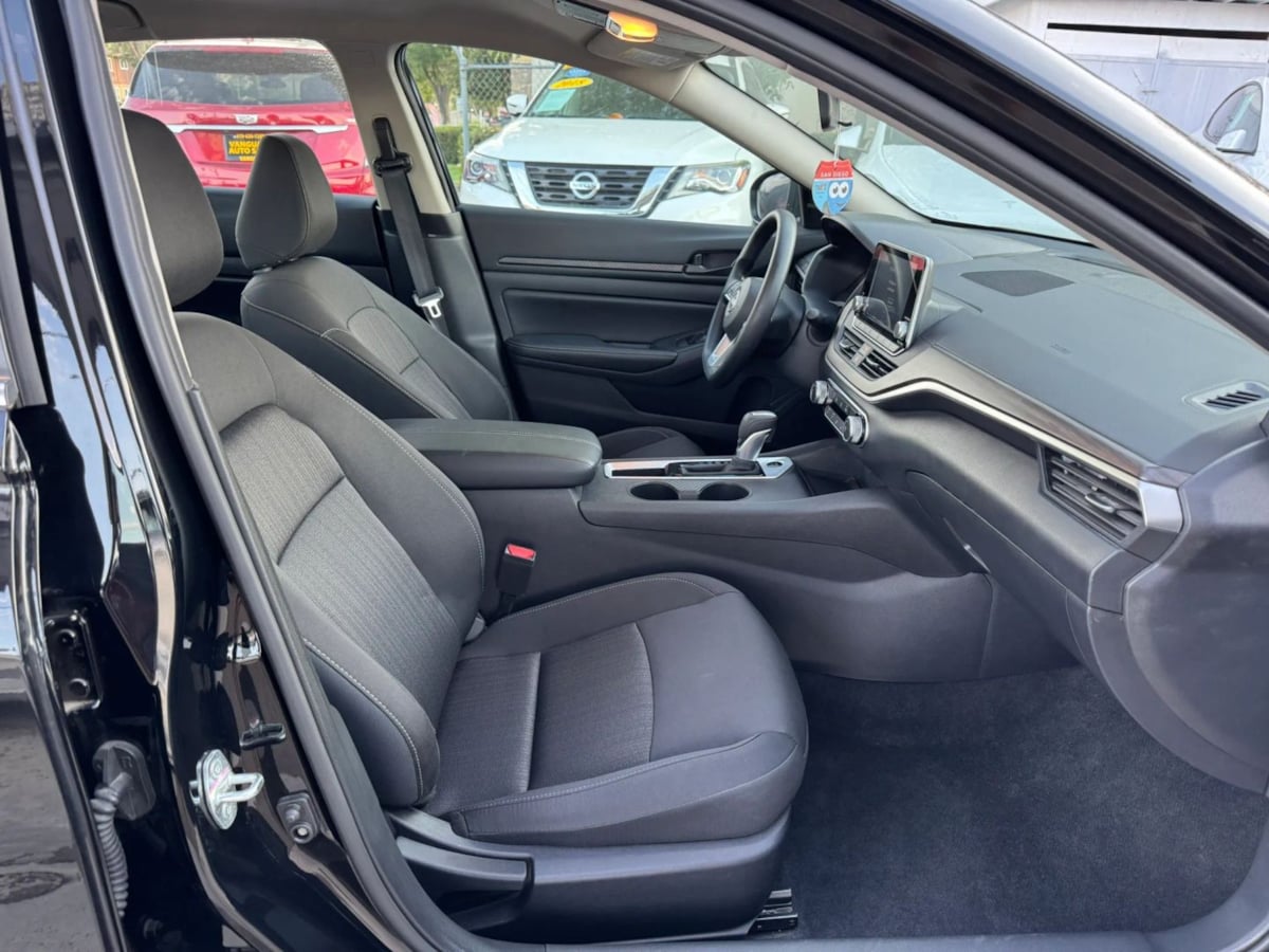 Photo 24 of this Nissan Altima