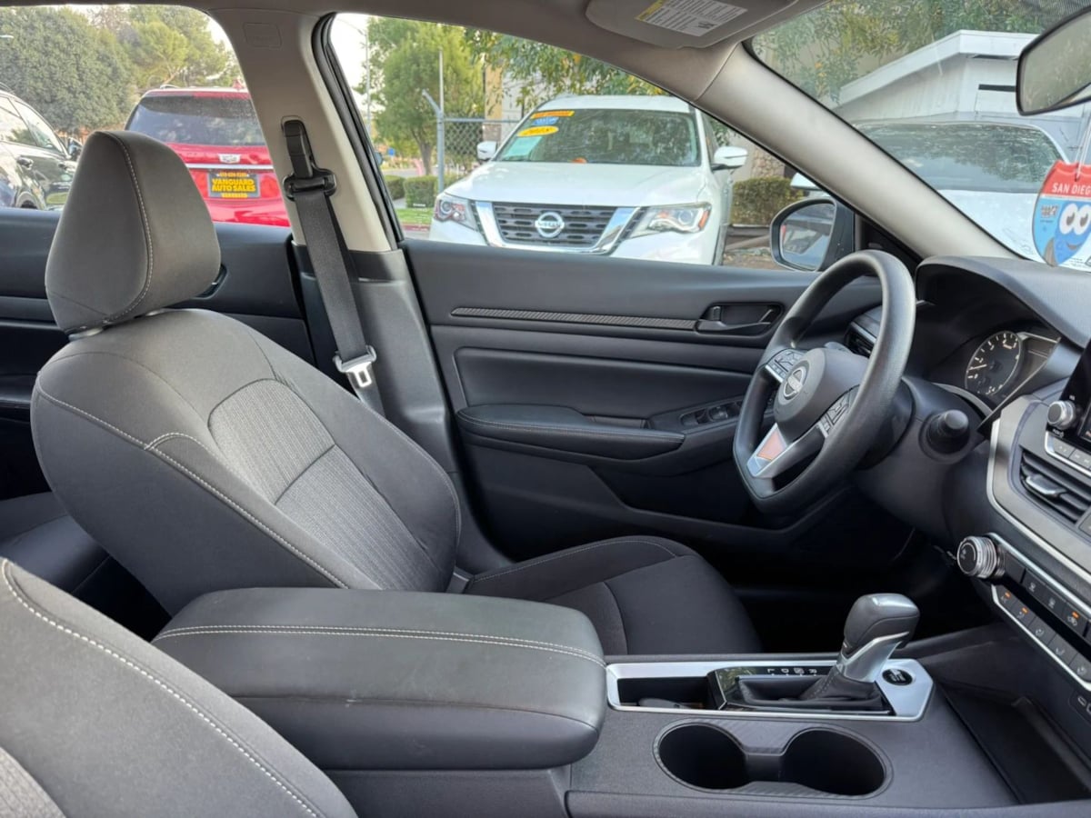 Photo 25 of this Nissan Altima