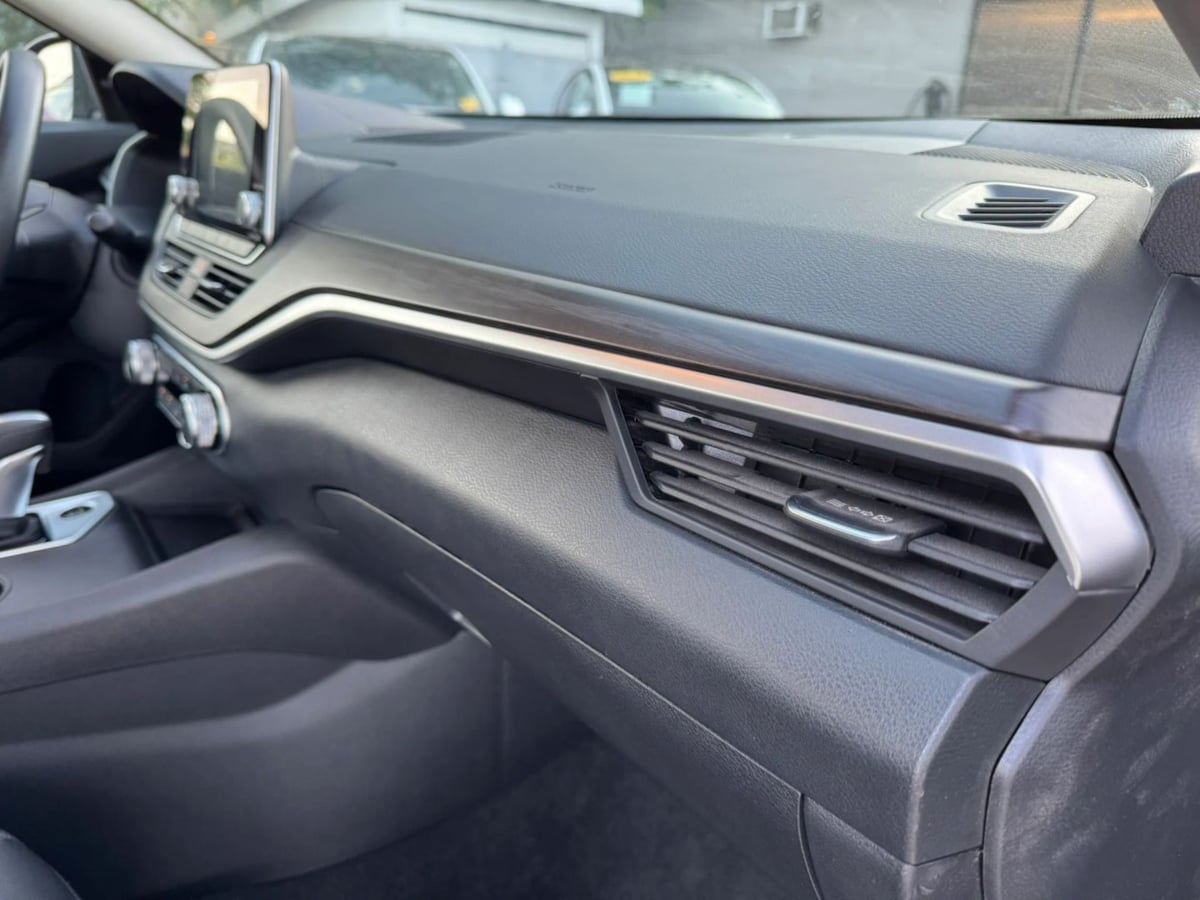 Photo 26 of this Nissan Altima