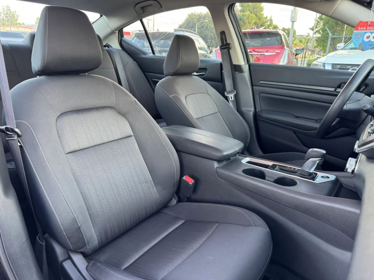 Photo 27 of this Nissan Altima