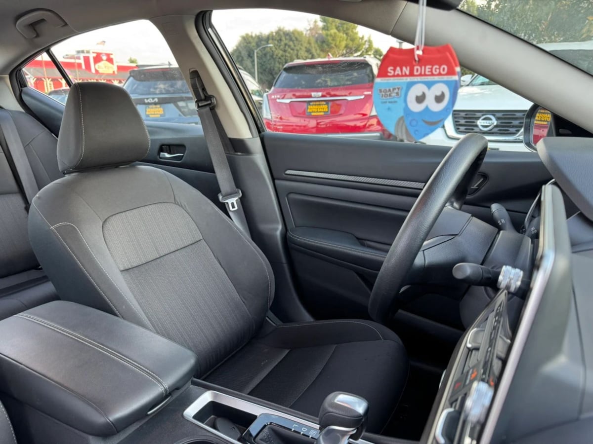 Photo 28 of this Nissan Altima