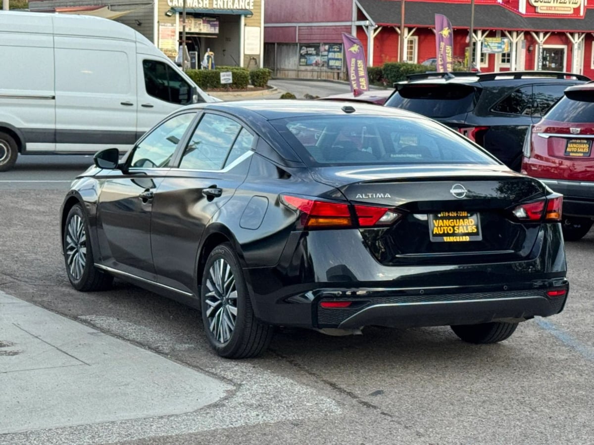 Photo 30 of this Nissan Altima