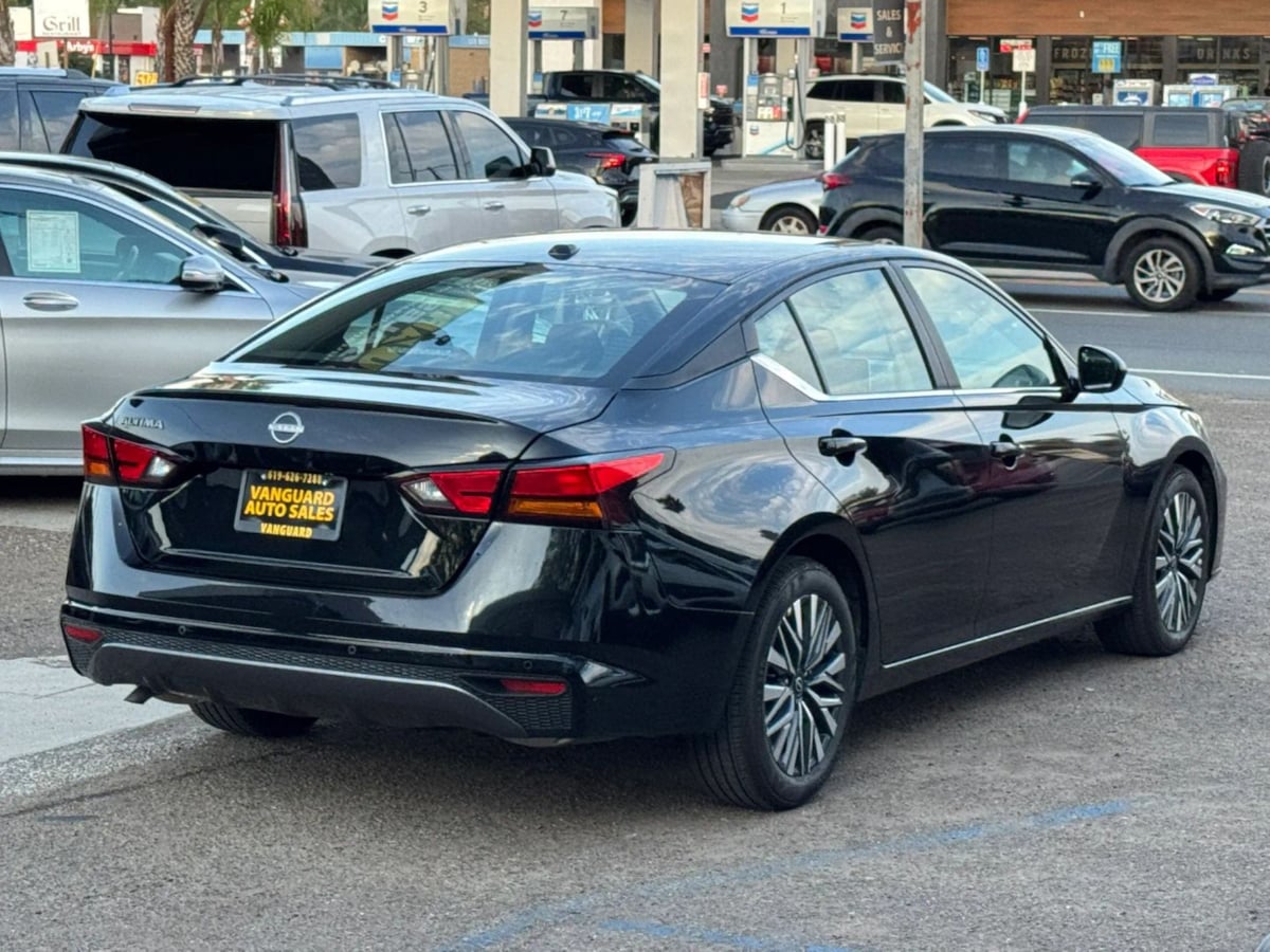 Photo 32 of this Nissan Altima