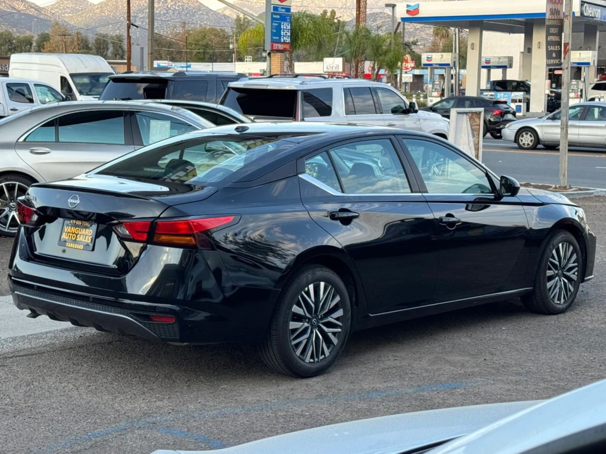 Photo 33 of this Nissan Altima