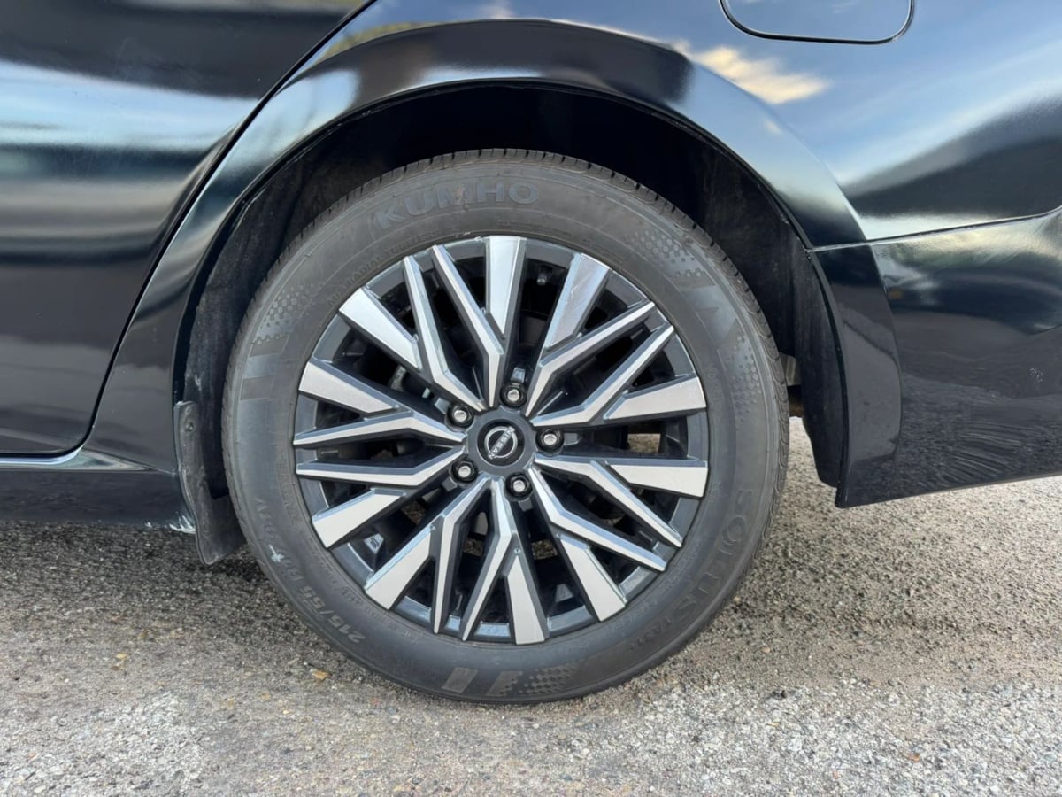 Photo 37 of this Nissan Altima