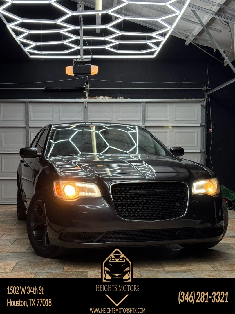 2022 Chrysler 300 Touring L's photo