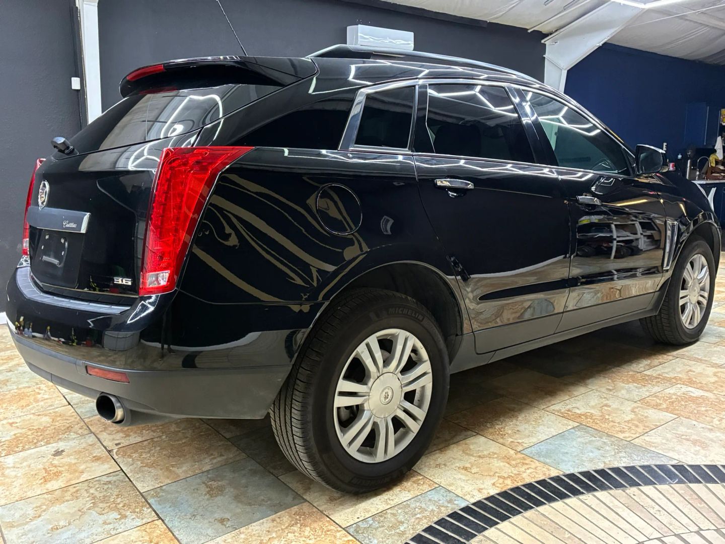 Photo 10 of this Cadillac SRX