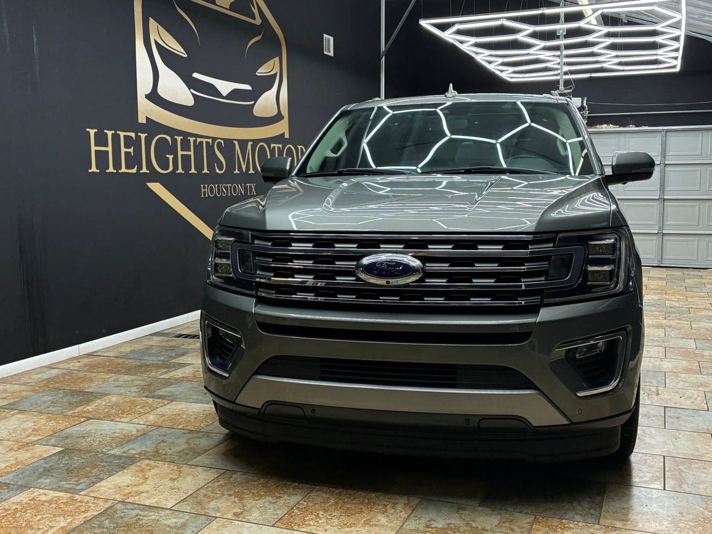 Photo 2 of this Ford Expedition