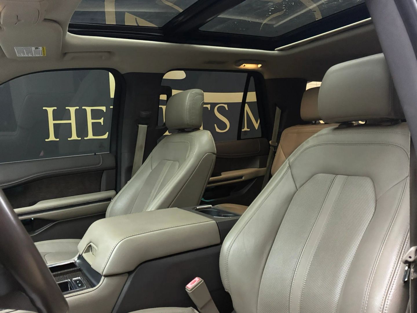 Photo 6 of this Ford Expedition