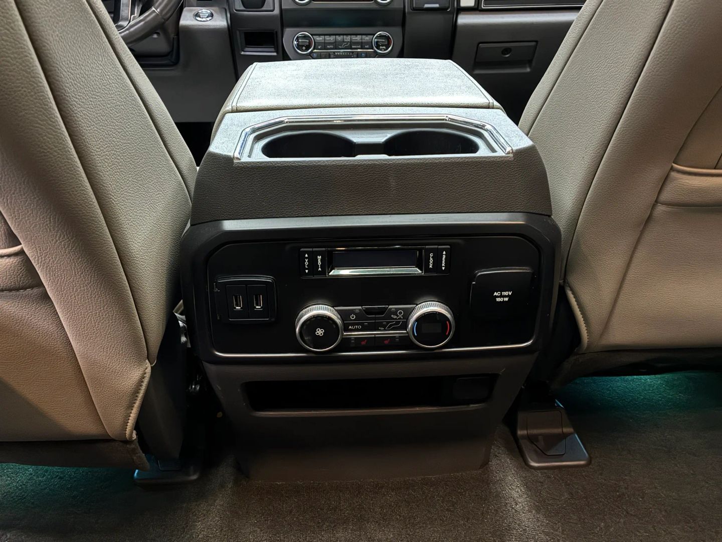 Photo 10 of this Ford Expedition