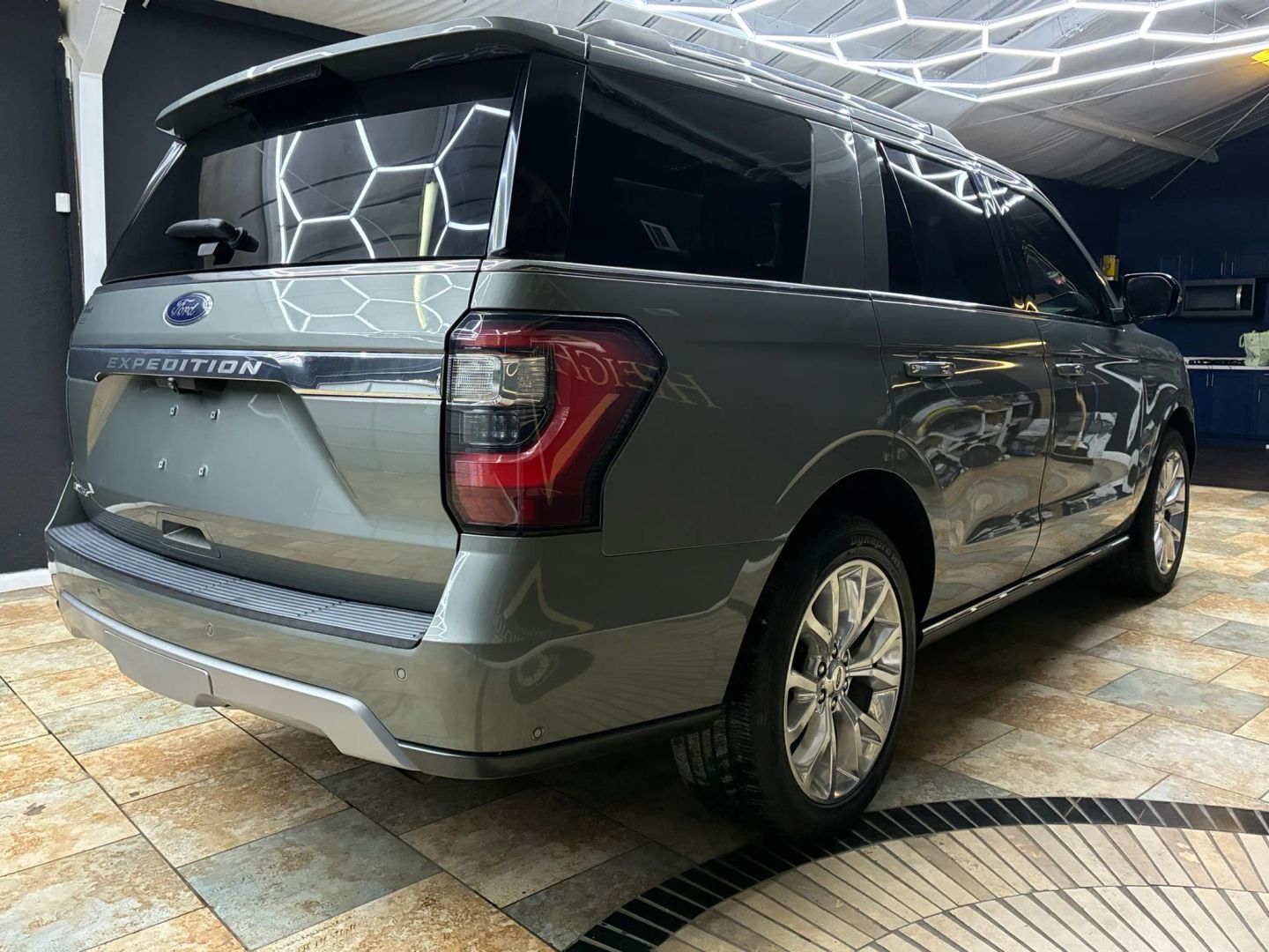 Photo 13 of this Ford Expedition