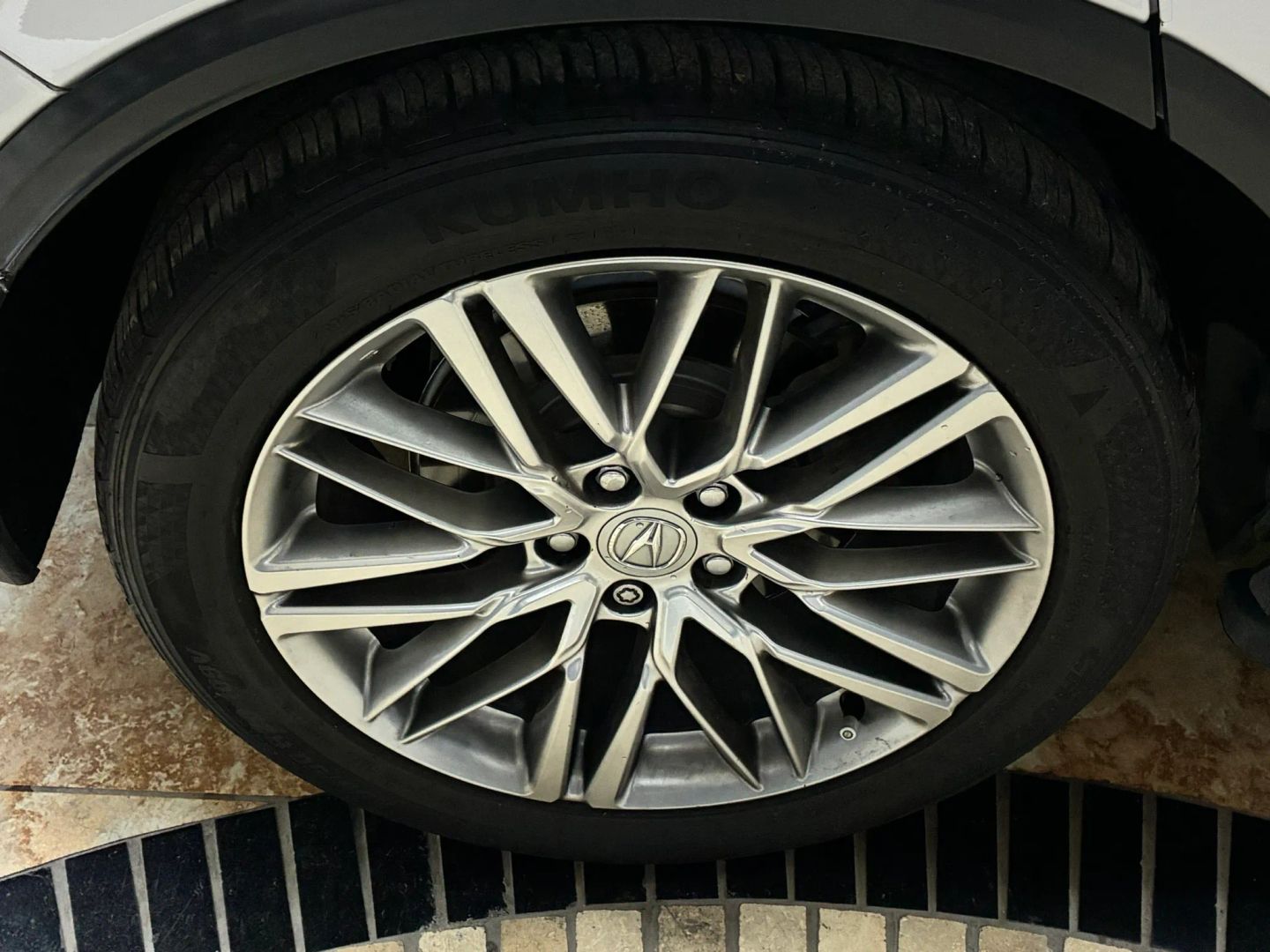 Photo 19 of this Acura MDX