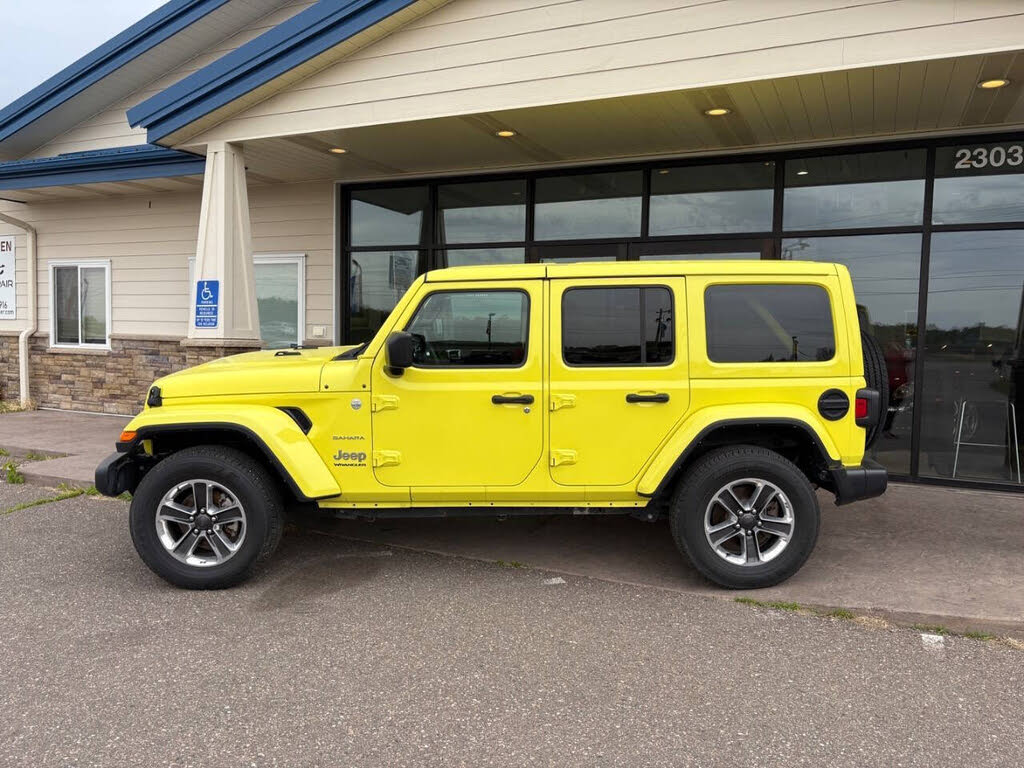 2023 Jeep Wrangler 4-Door Sahara - Photo 2