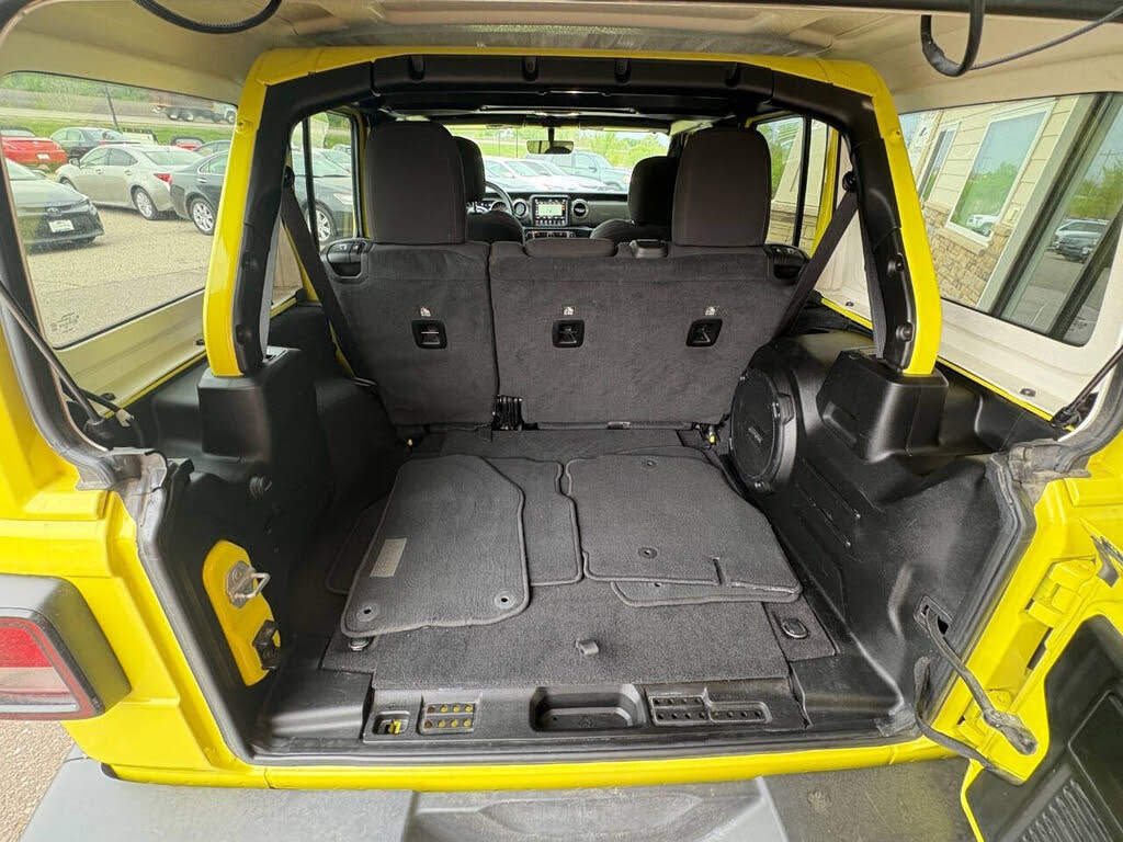 2023 Jeep Wrangler 4-Door Sahara - Photo 18