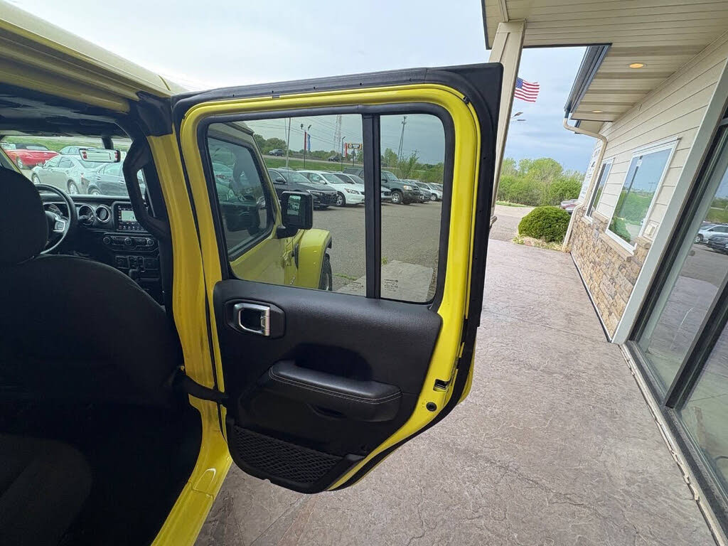 2023 Jeep Wrangler 4-Door Sahara - Photo 22