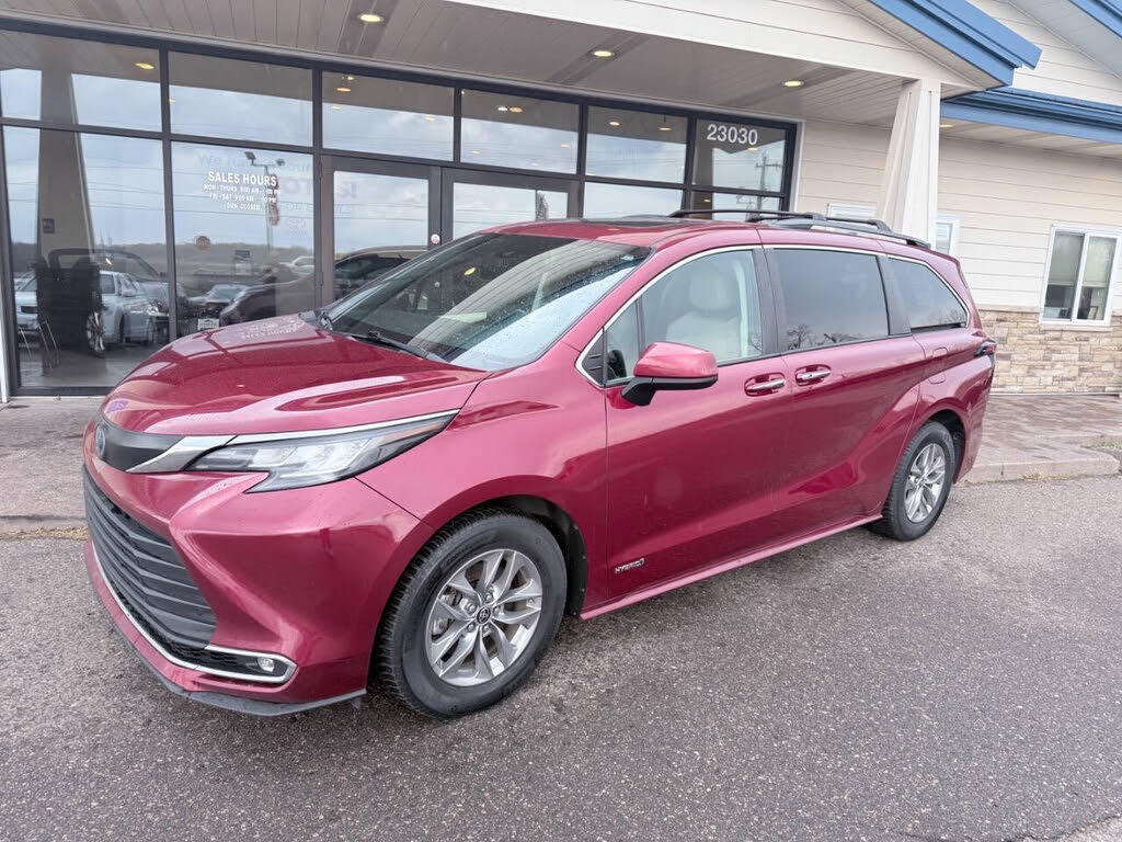 2021 Toyota Sienna XLE - Photo 2