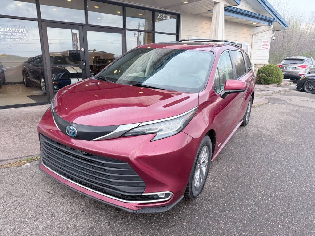 2021 Toyota Sienna XLE - Photo 3