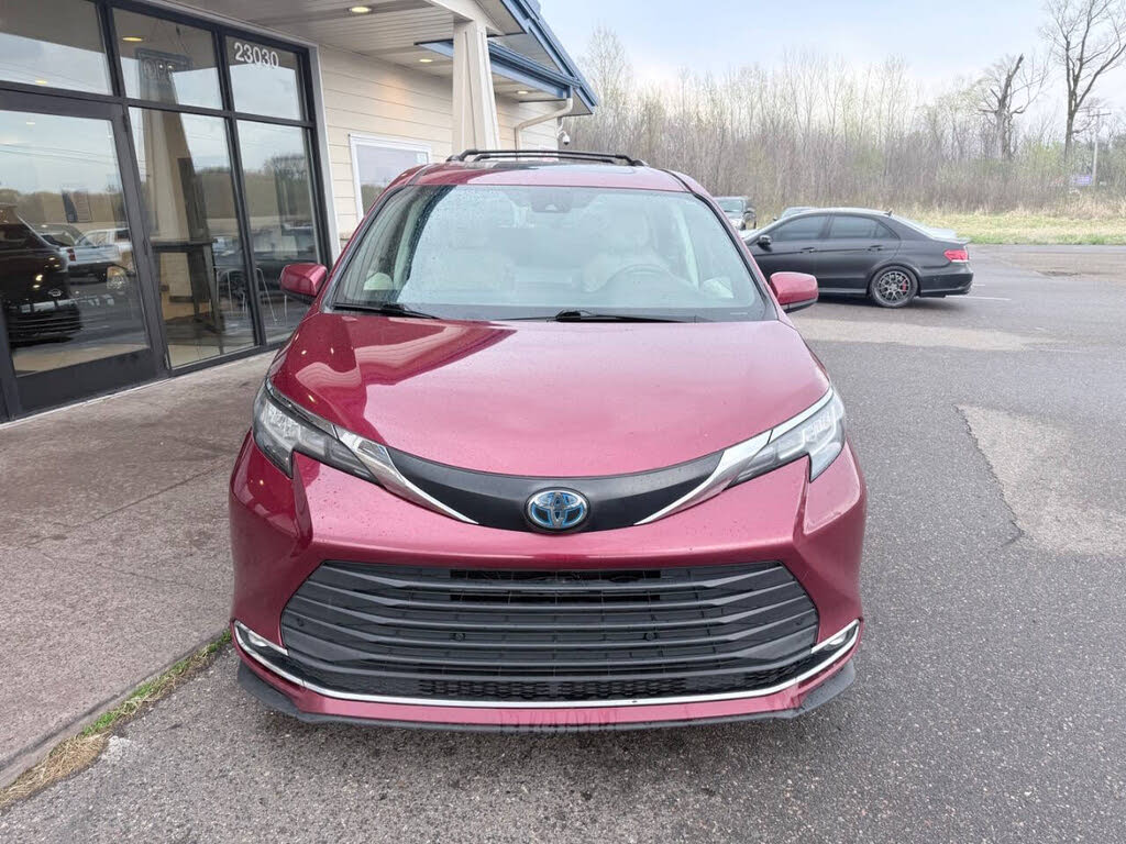 2021 Toyota Sienna XLE - Photo 4