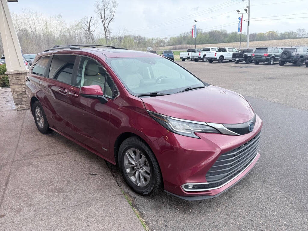 2021 Toyota Sienna XLE - Photo 5