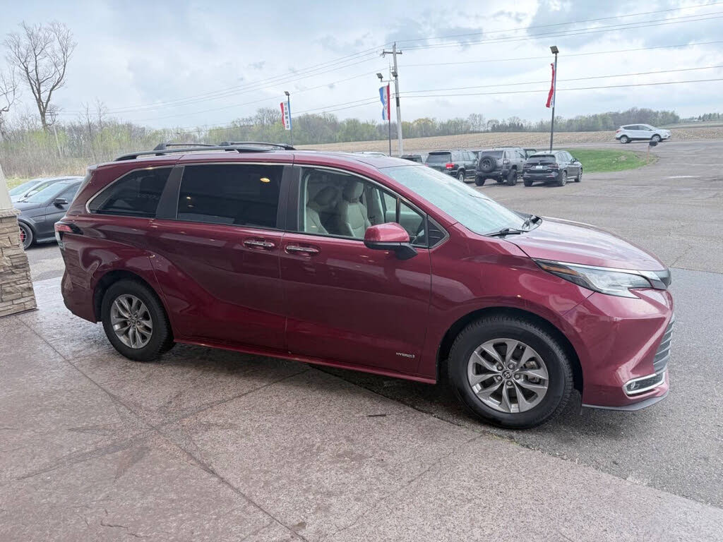 2021 Toyota Sienna XLE - Photo 6