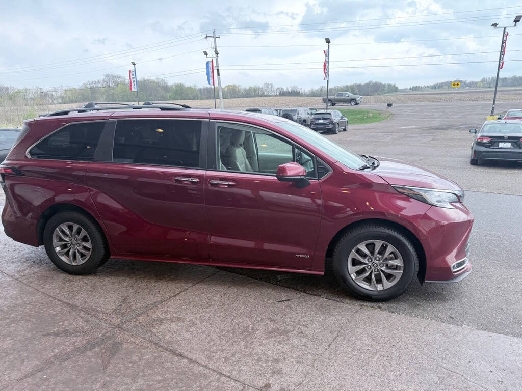 2021 Toyota Sienna XLE - Photo 7