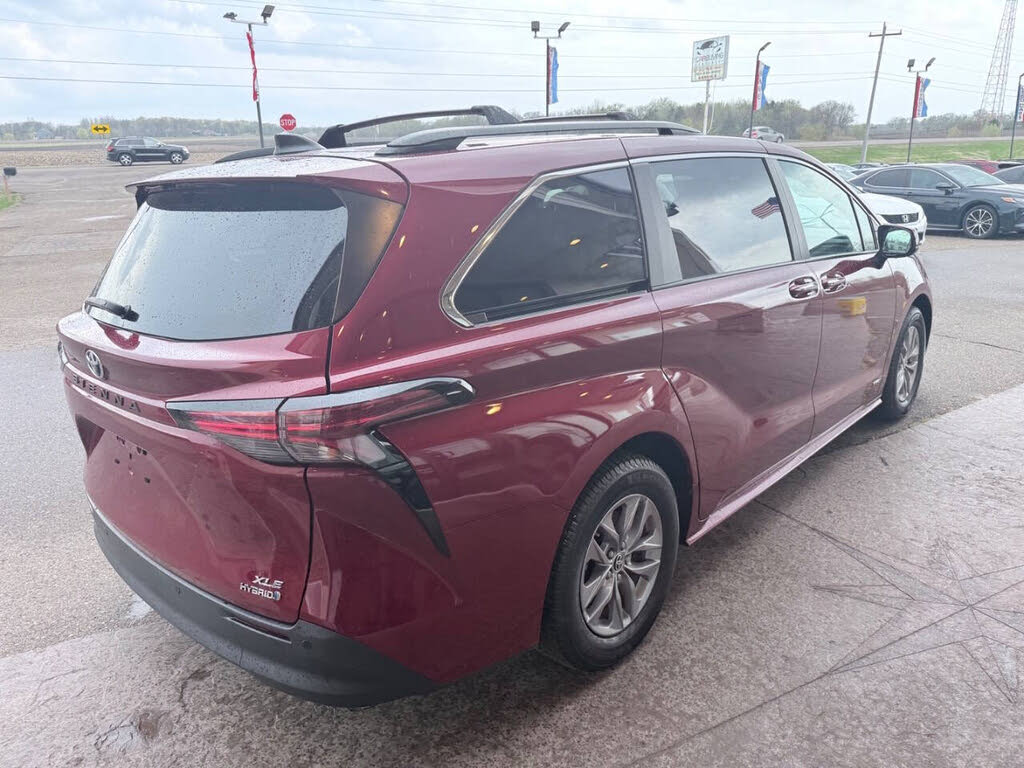 2021 Toyota Sienna XLE - Photo 8