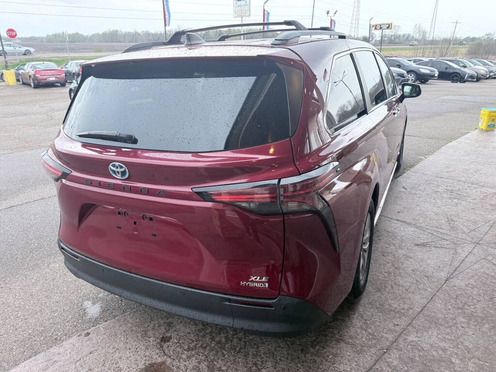 2021 Toyota Sienna XLE - Photo 10