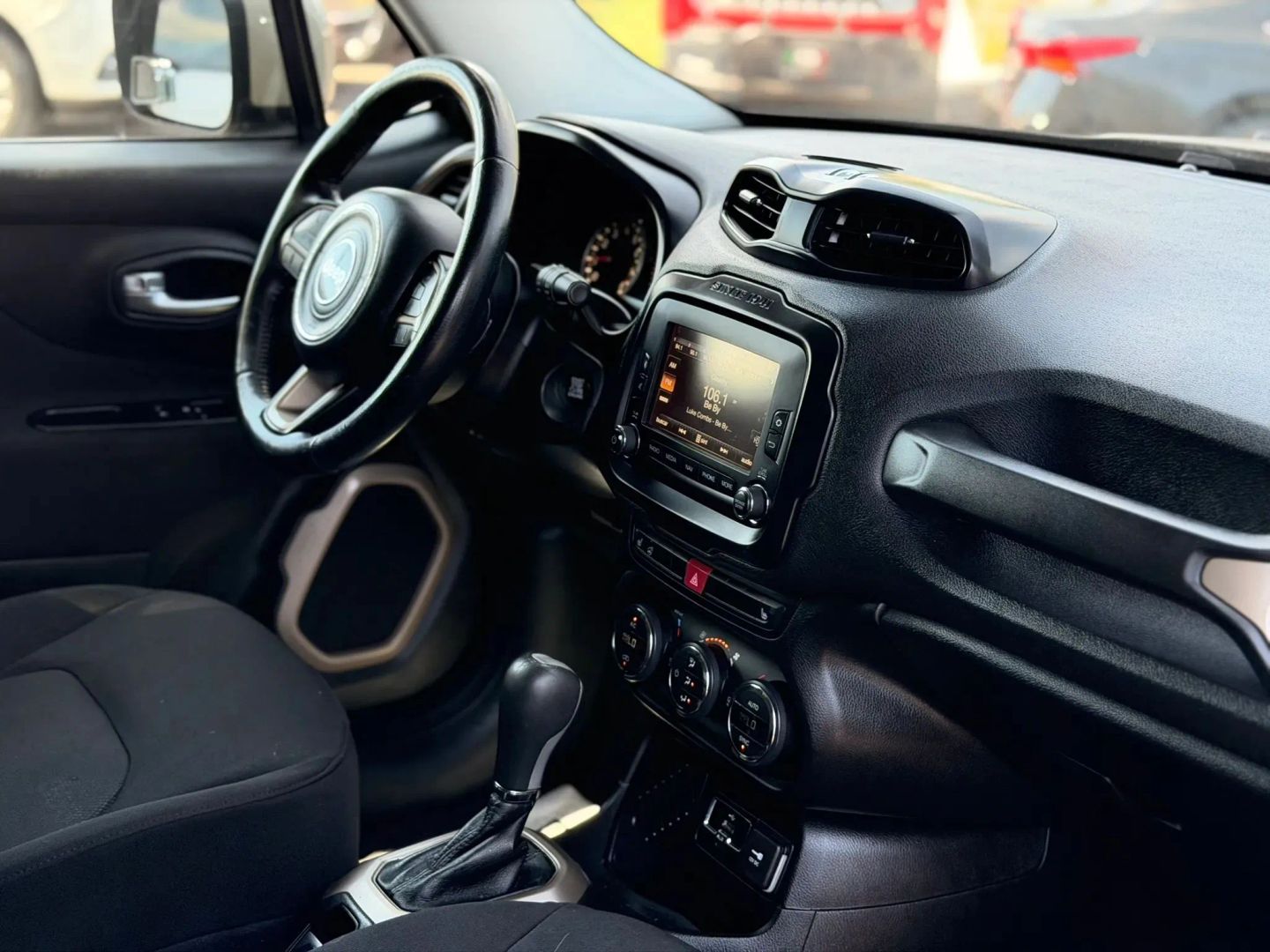 Photo 20 of this Jeep Renegade