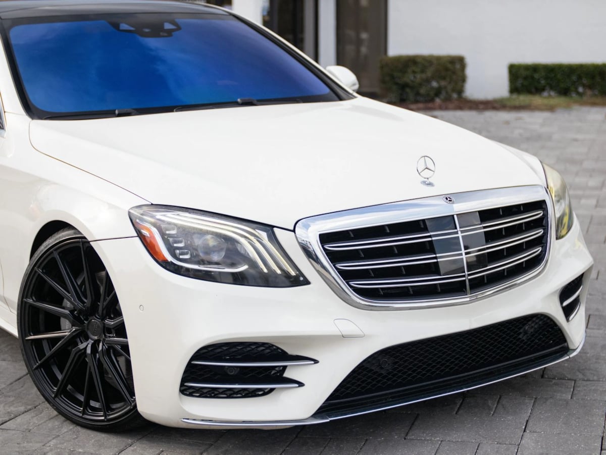 Mercedes-Benz 560 photo 2
