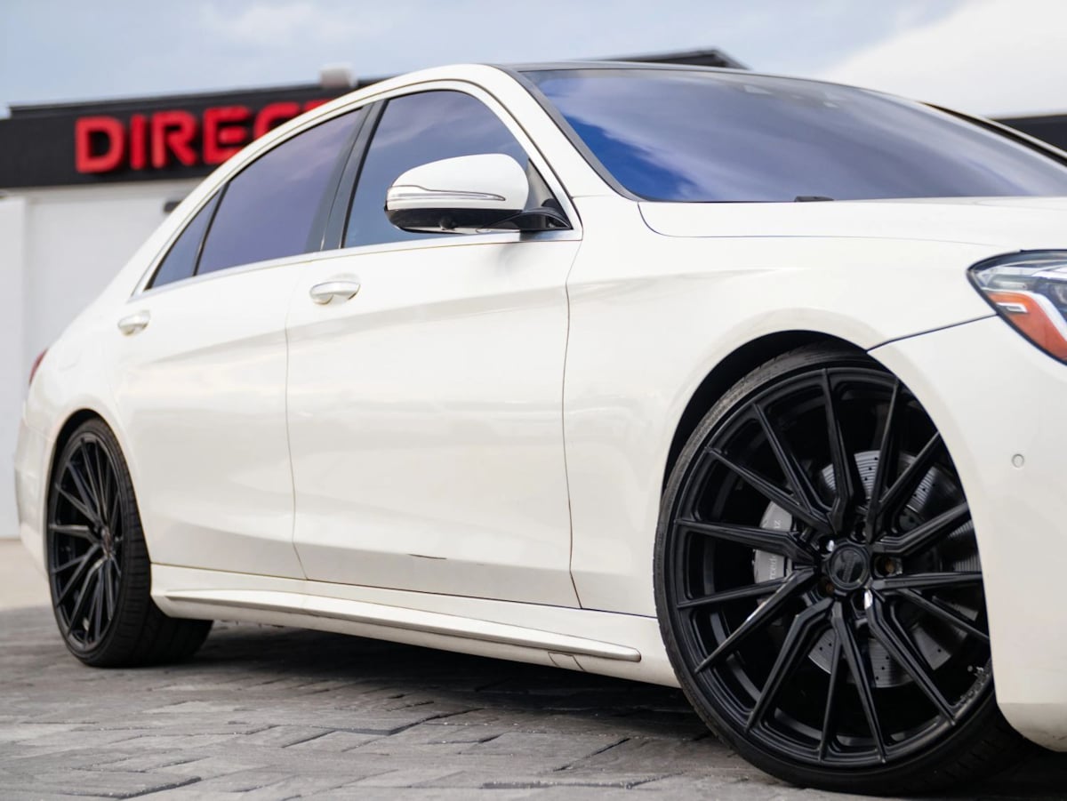 Mercedes-Benz 560 photo 3