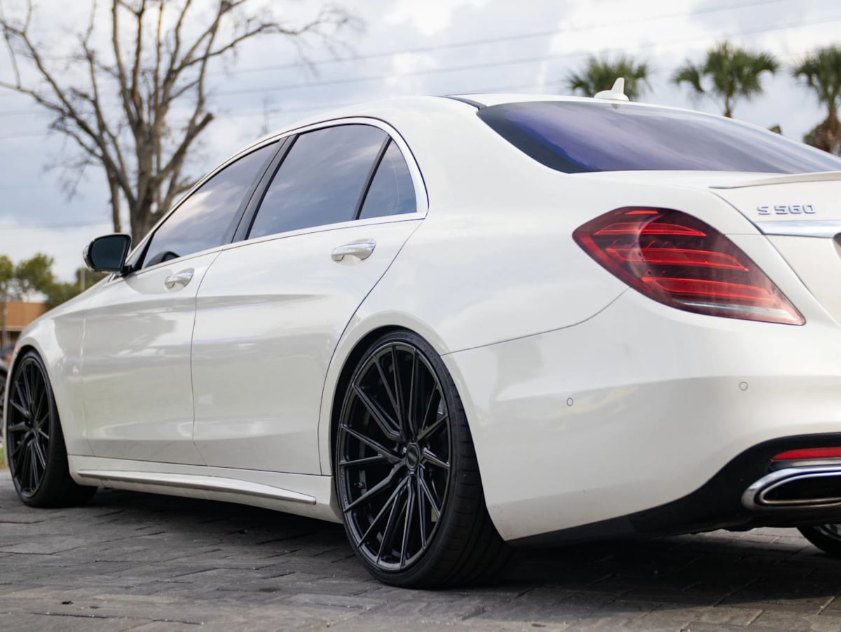 Mercedes-Benz 560 photo 9
