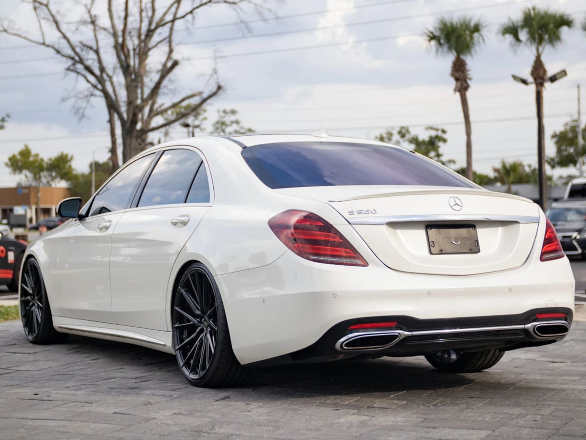 Mercedes-Benz 560 photo 10