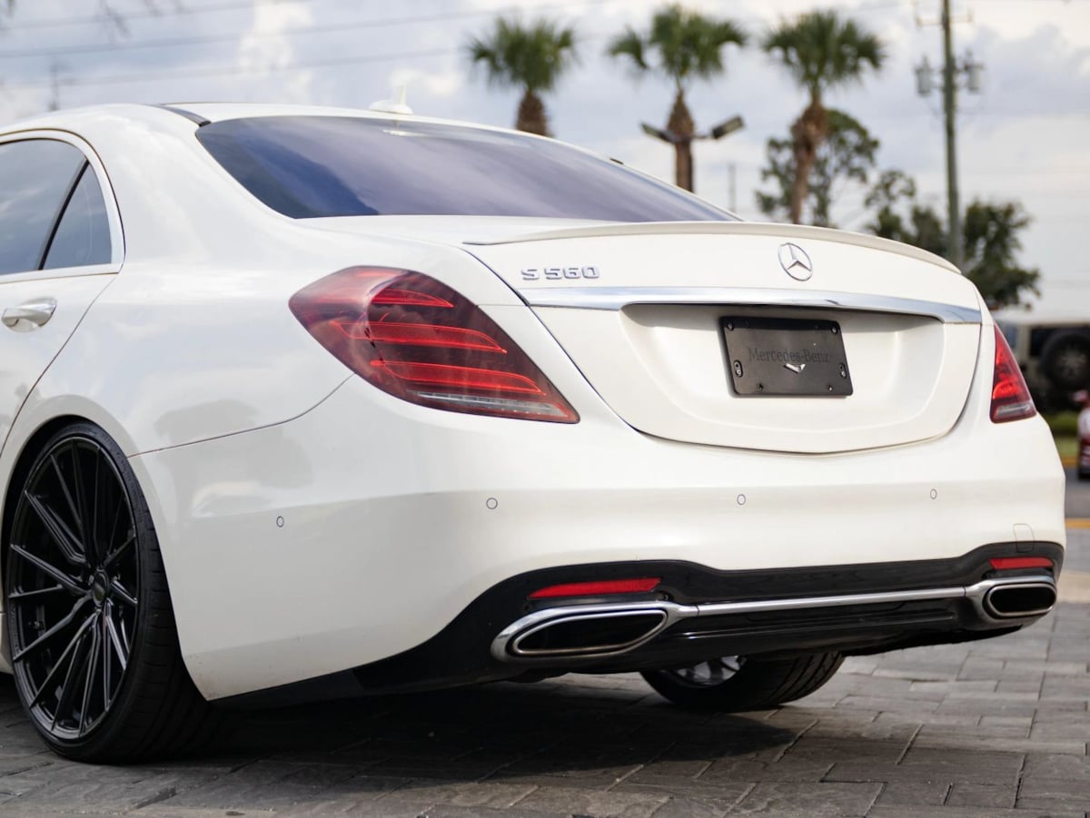 Mercedes-Benz 560 photo 11