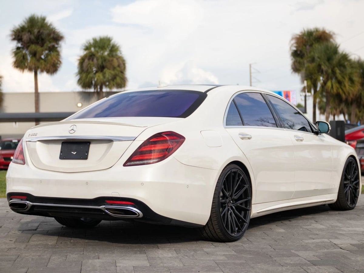 Mercedes-Benz 560 photo 14